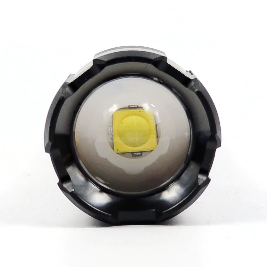 Strong light long-range flashlight